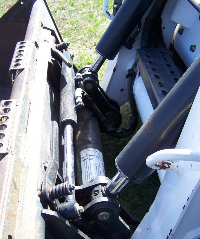 2007 Bobcat S220 - Image 13
