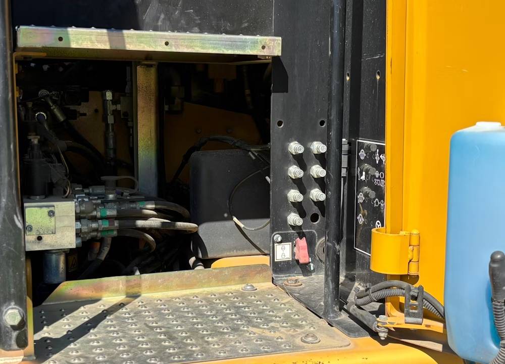2015 Caterpillar M313D 4x4 - Image 12